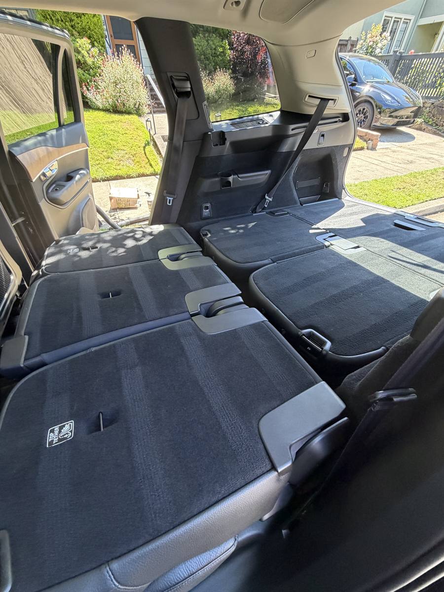 Rear seats and carpet after cleaning